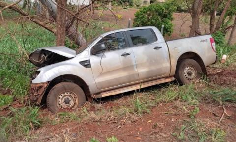 Em outro acidente, motorista colide caminhonete em árvore após suspeita de mal súbito na BR-376 em Fátima do Sul
